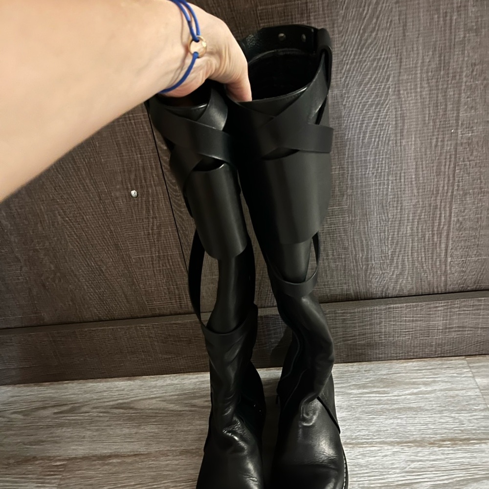 Boots - Picture 5 of 5